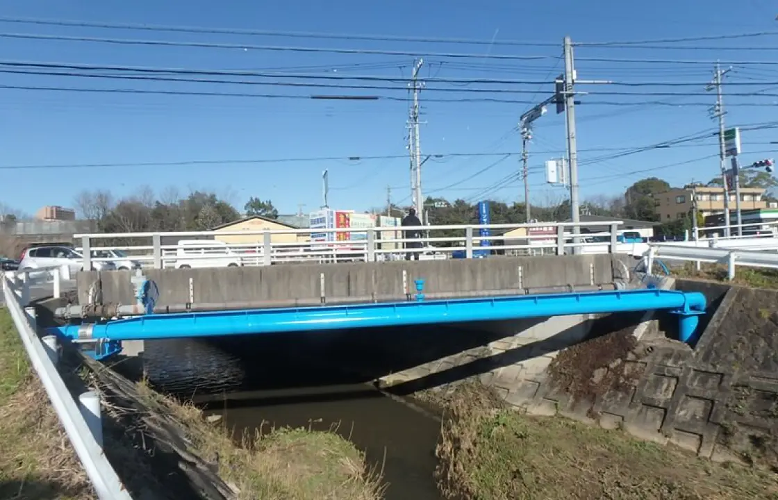 河川に架かる橋