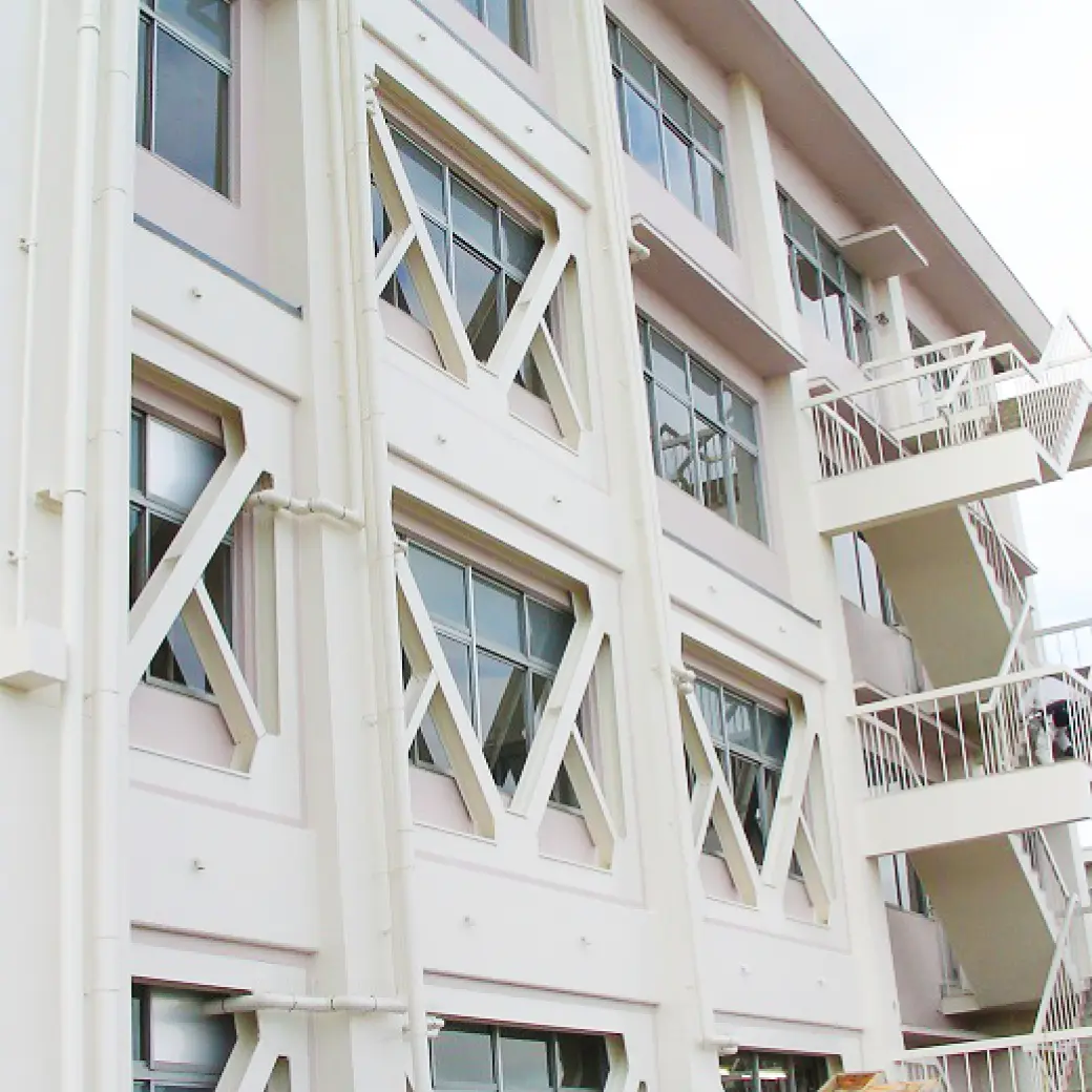 耐震補強された建物